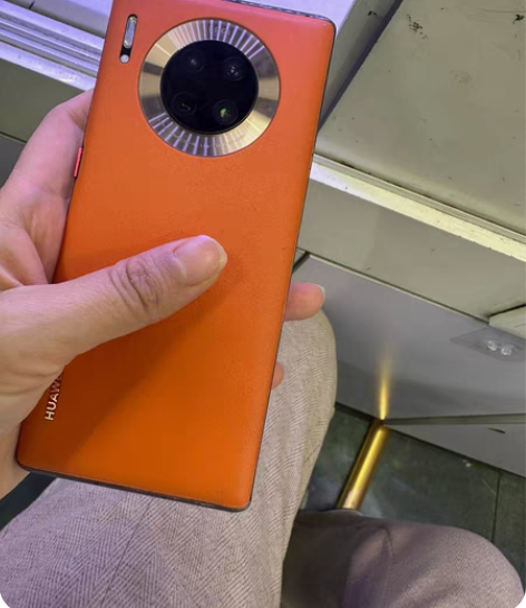 华为Mate?30?p?r?o国行、内屏漏...