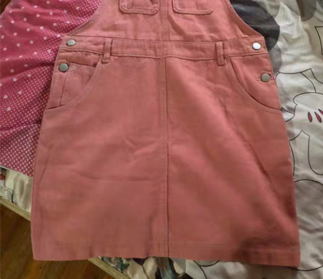 包邮全新工装背带裙，M号 实物很好看，面料...