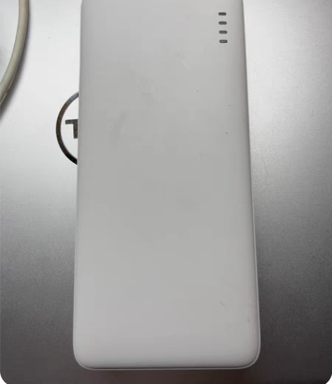 倍思的20000mAh的充电宝,没用几次,...