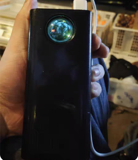 倍思3w毫安充电宝成色8新，红色那一排用不...