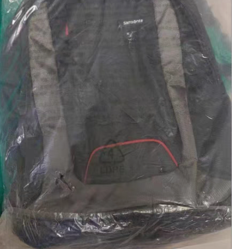 包邮新秀丽双肩包，15.6大尺寸。容量很大...