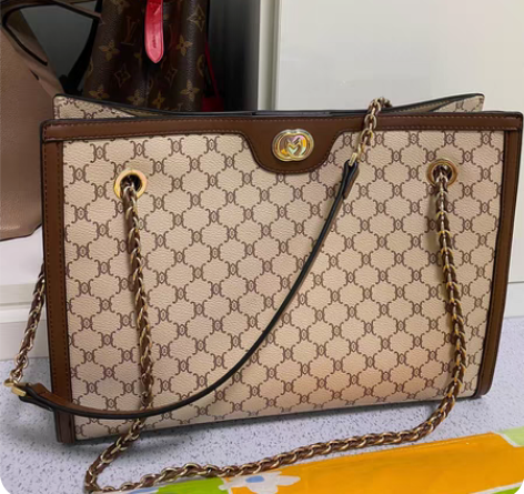 稻草人可单肩可斜挎包，几乎全新，有吊牌就是...