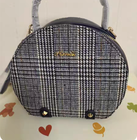 纽芝兰全新女包 感兴趣的话点“我想要”和我...