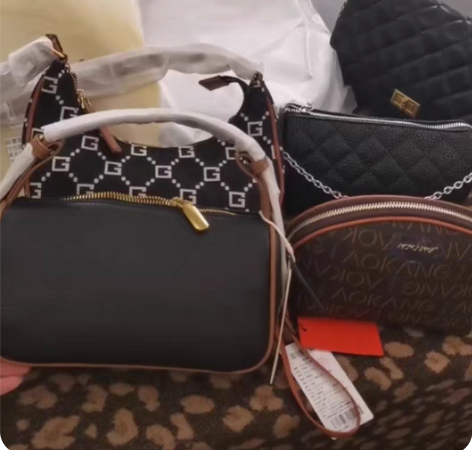 包邮结婚前在奥康实体店买的，玫红色，长31...