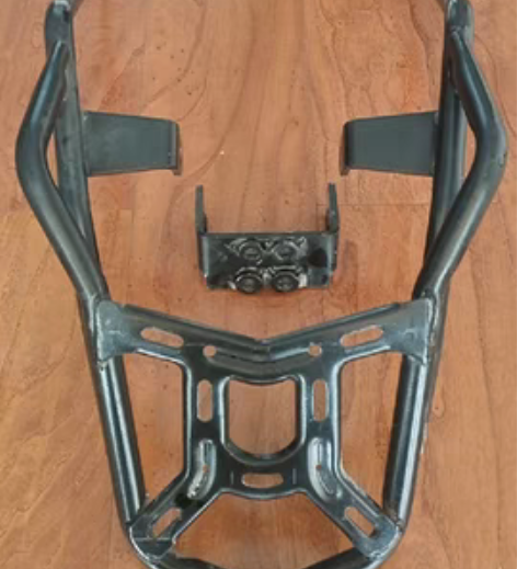 小迅龙150s后尾架，使用过不嫌弃的可以留...