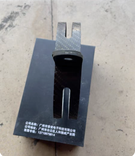 雅马哈R1排气管碳纤维卡箍 感兴趣的话点“...