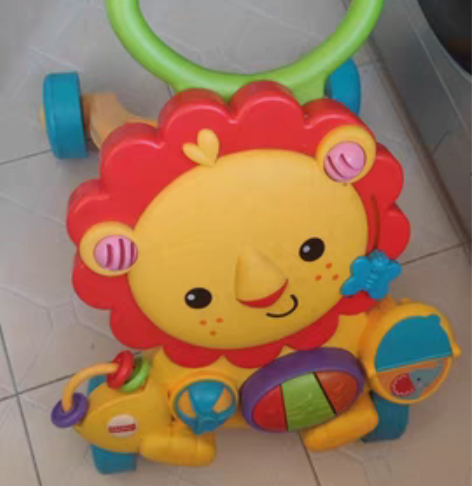 婴儿学步车，现在都还有电，孩子挺喜欢玩的，...