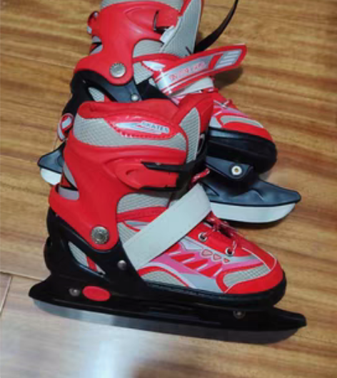 轮滑鞋，，。33。。34都能穿， 感兴趣的...