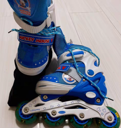 包邮迪士尼儿童蓝色溜冰鞋??全新套装～适合...