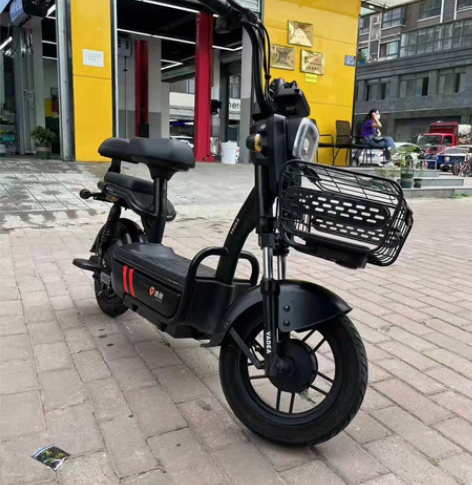 雅迪电动车，买来1年多，9新车况，液晶显示...