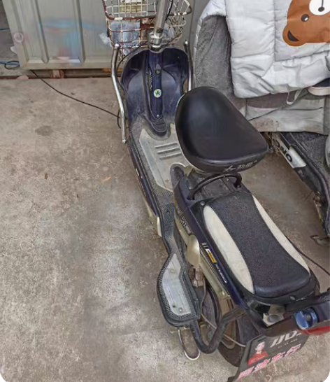 爱玛小四轮 新车 不是二手的 冲压车身线条...