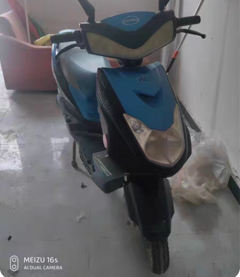 雅迪电动车 2800买的 有四块超威电瓶，...