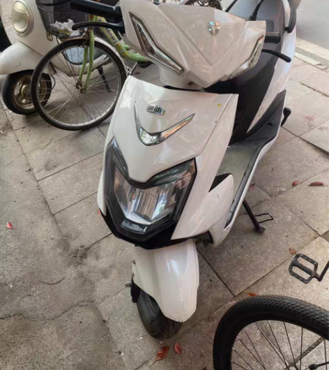 包邮出售二手雅迪电动车（宜春学院内） 骑行...