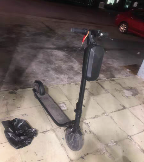 雅迪电动滑板车自定义9成新  使用一年 满...