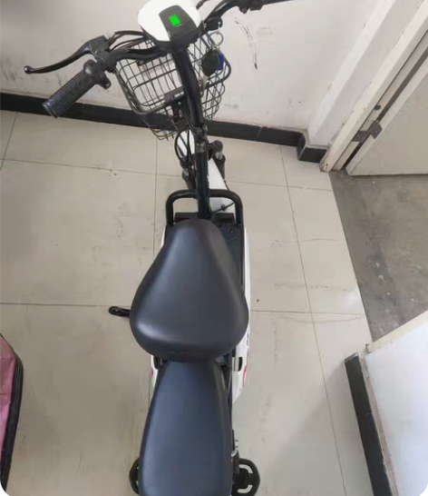 绿源电动车，20年车，去年刚换电瓶，9成新...