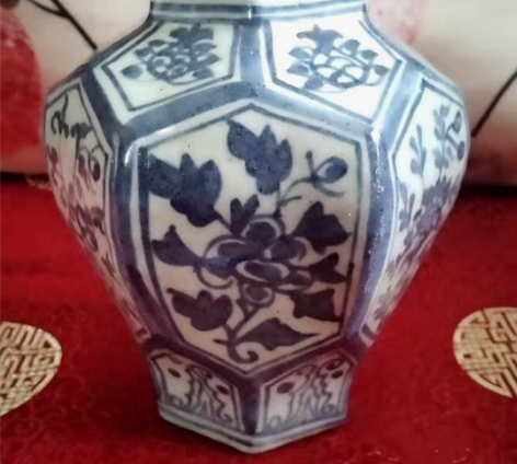包邮明代青花花卉开窗六方小罐，早年收藏，青...