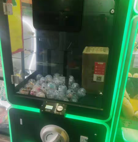 娃娃机，扭蛋机。低价处理 原价1万多。 正...
