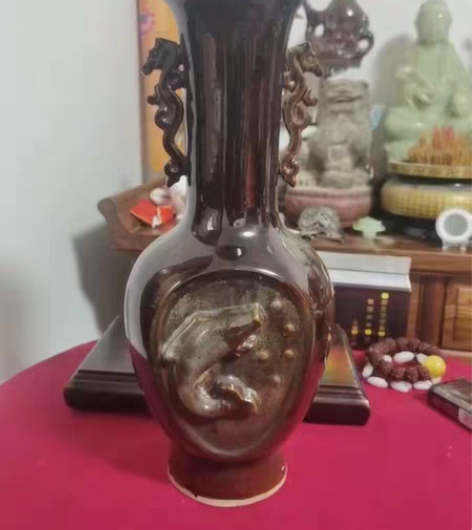 宜兴美陶赏瓶一个，七八十年代创汇时期烧制的...