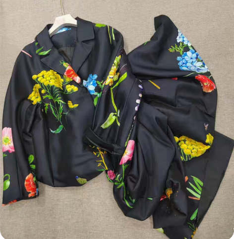 超级美的孤品外贸纯原尾单,缎面设计,上身效...