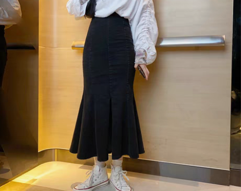 转卖花田橱窗 牛仔半身裙女设计感高腰a字裙...