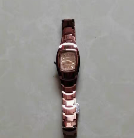 包邮全新女士钨钢玫瑰金手表,闲置出售,质量...