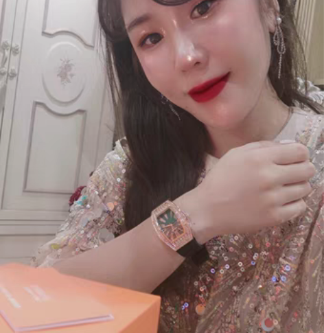 Davena正品女表，橡胶表带，日本西铁城...