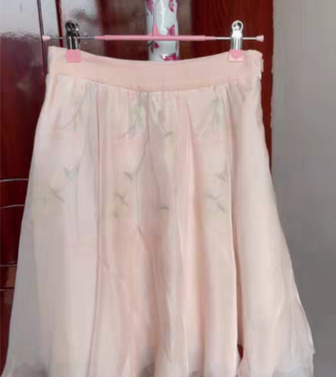 筱姿浅粉半裙刺绣半裙，正品，九成新，28包...