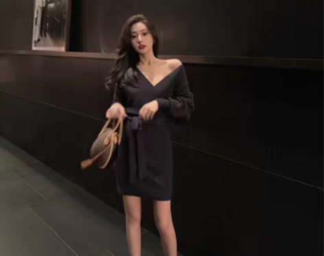 转卖SIXONE六一网红露肩内搭裙子轻熟风...