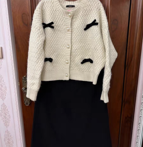 少女风一套 蝴蝶结针织衫开衫 纽扣珍珠的 ...