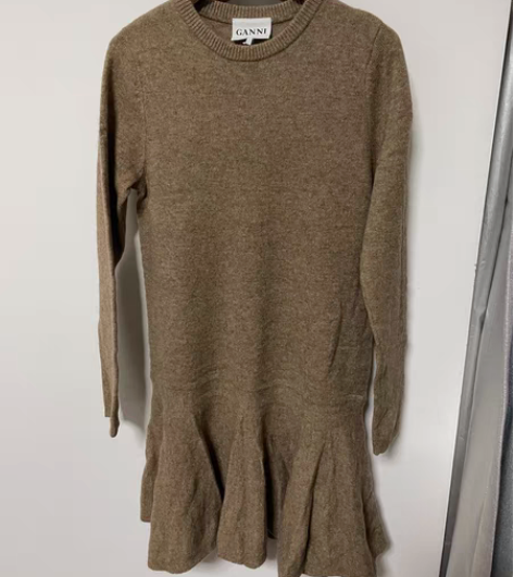 Ganni美丽奴羊毛连衣裙 M码，买来洗了...