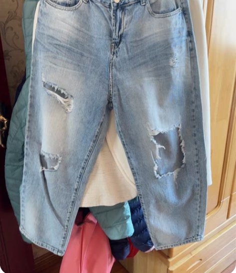 包邮破洞牛仔裤，腰围78cm 感兴趣的话点...