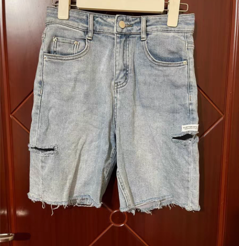 包邮DAZZLE 地素破洞小脚 排扣牛仔裤...