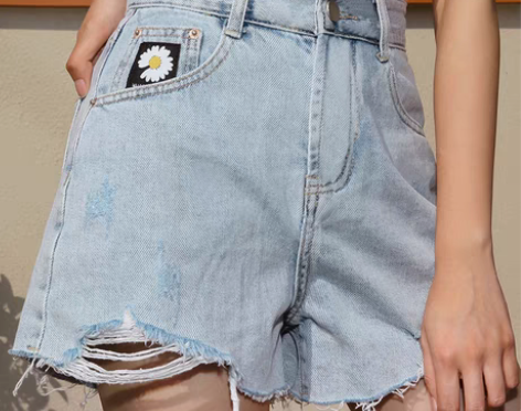 转卖小雏菊牛仔裤女2020年夏季新款破洞阔...