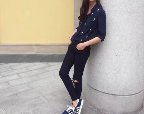 包邮阿玛施破洞牛仔 九分裤 不是特别纯黑的...