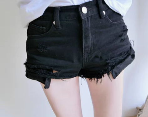 转卖超显瘦！！黑色破洞毛边牛仔短裤热裤+夏...