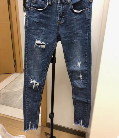 实体店购入，牛仔铅笔裤，小码的，基本全新哈...