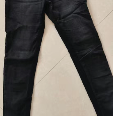 黑色牛仔铅笔裤  是外穿的裤子哦  配靴子...