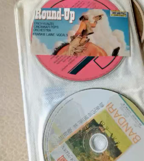 手里有一套金典正版光碟有收藏的爱好者可以看...