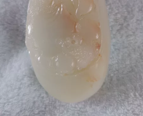 玉石大手把件，雕刻一只小猴和桃子，还有其他...