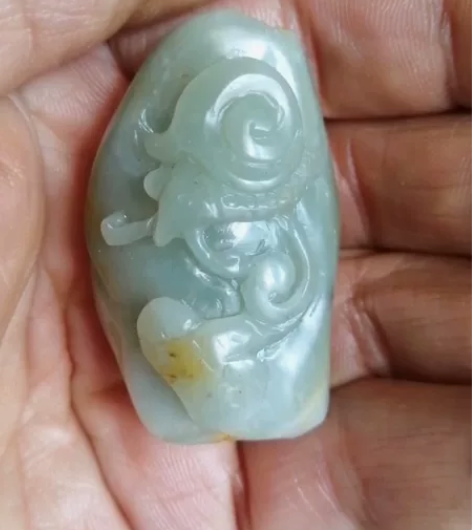新疆和田玉籽料  51克 独籽雕刻，肉质细...