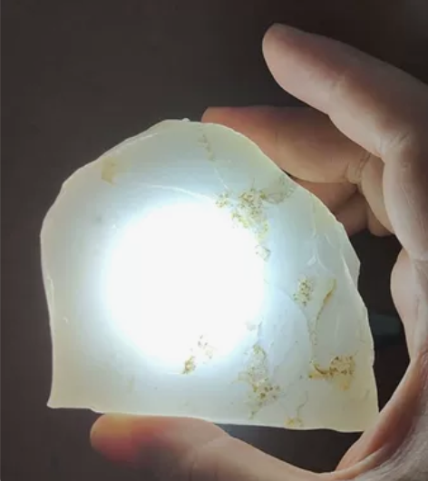 玉，玉髓，以前自用下剩的一块，目前工费高了...