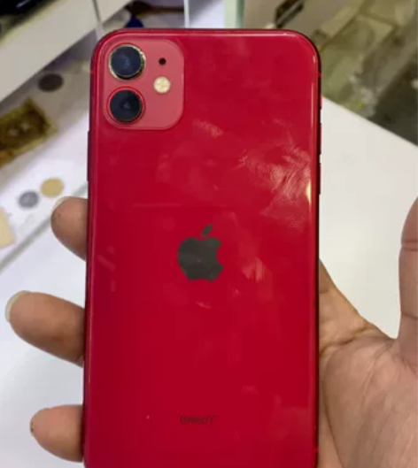 苹果11。黑解64。全原换后盖。功能正常。...