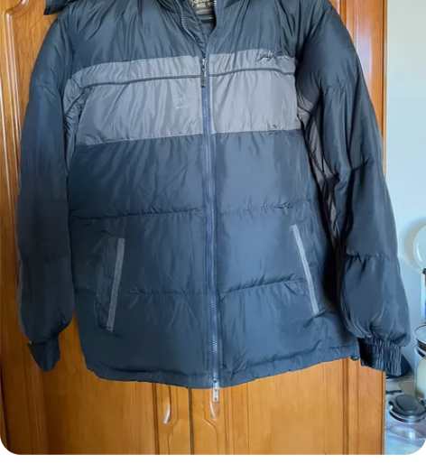 鸭鸭男士羽绒服170码。帽子可拆卸。肩宽5...