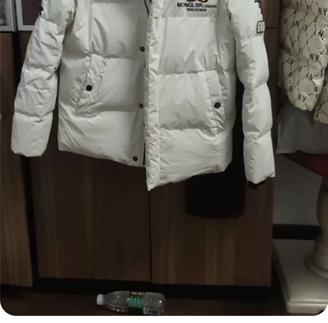 180刺绣布贴亮片羽绒服外套 穿小了,低价...