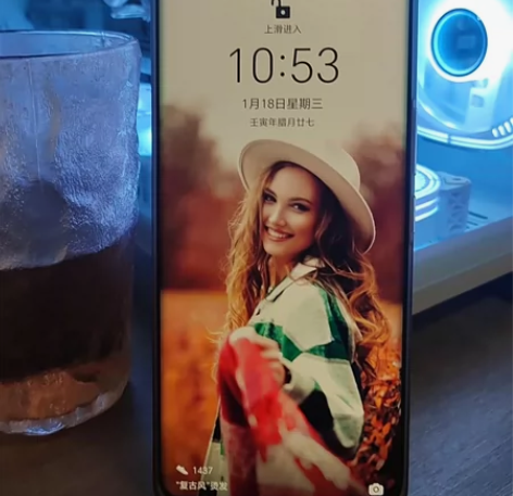 荣耀80pro刚买没几天，8+256，粉映...