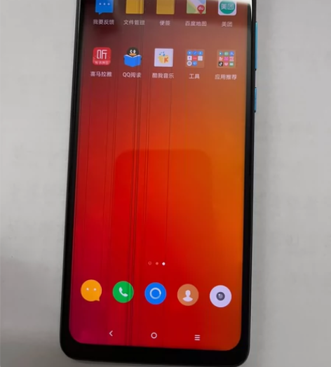 摩托罗拉P50 6+128屏有几条细线，功...