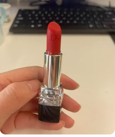 迪奥999口红，之前用过，包邮转。 感兴趣...