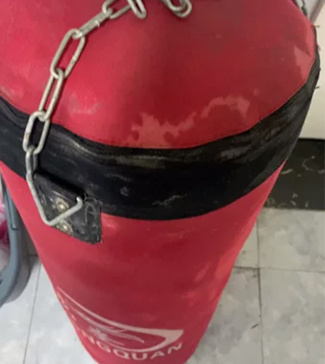 搬家大甩卖，沙袋散打拳击家用吊式专业立式沙...