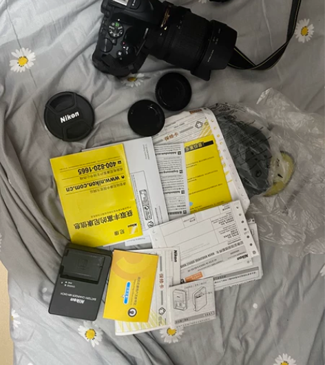 尼康d5600成色非常新，没带出去玩几次，...