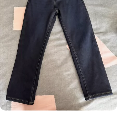 直筒加绒牛仔裤。版型很好，很显瘦，在抖音夏...